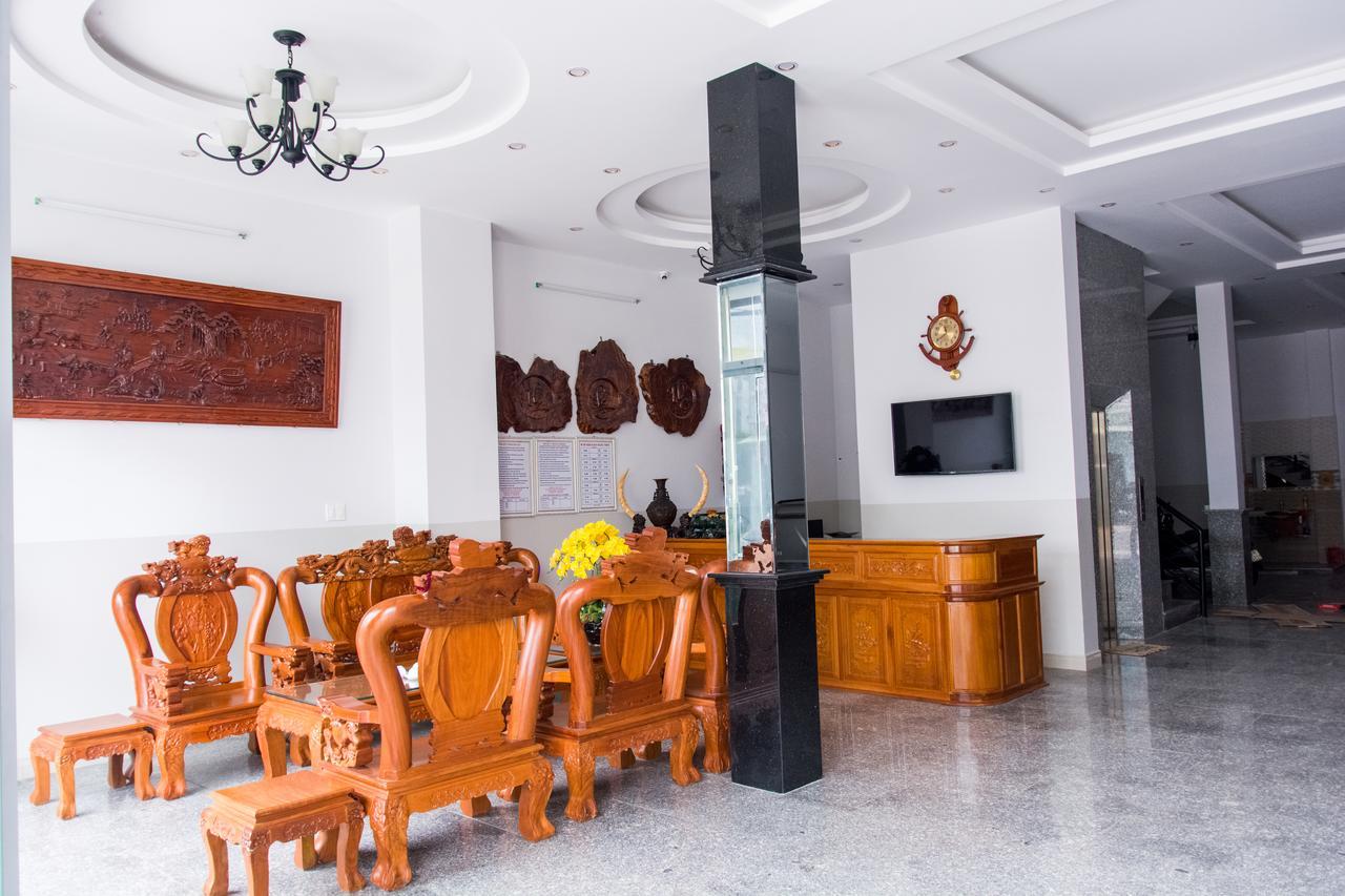 Hoang Thinh Hotel Kon Tum Exterior photo